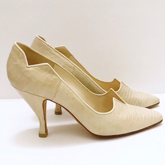 Vintage Manolo Blahnik Pumps - Picture 3 of 6